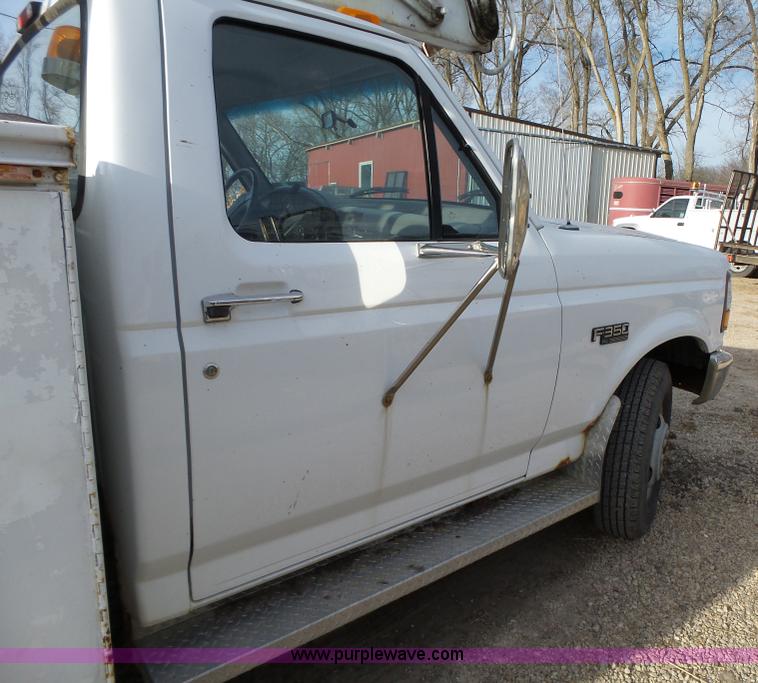 image for item L5661 1996 Ford F350 Super Duty XL utility truck with crane