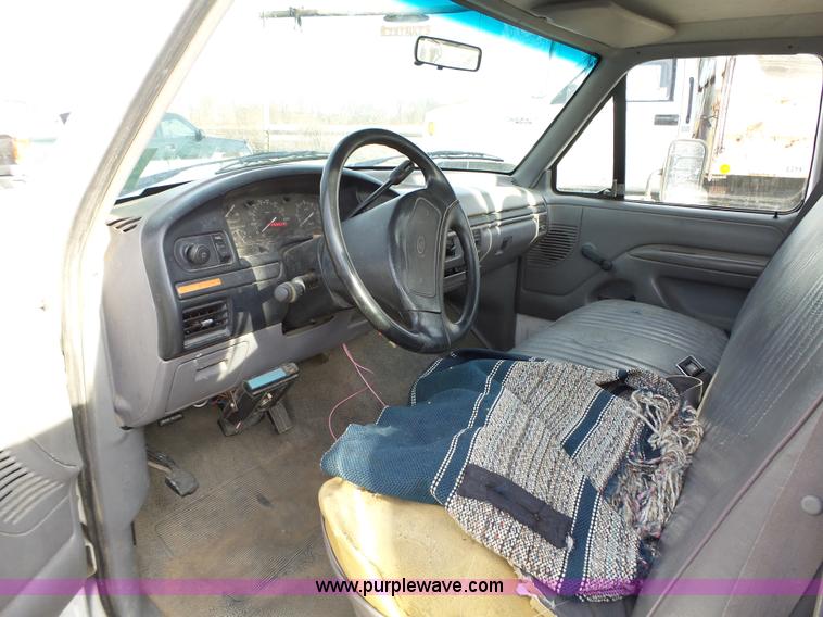 image for item L5661 1996 Ford F350 Super Duty XL utility truck with crane