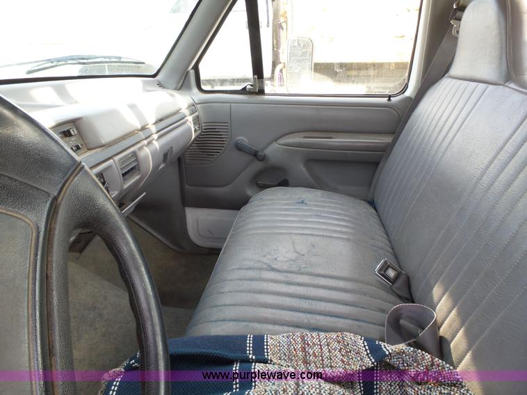 image for item L5661 1996 Ford F350 Super Duty XL utility truck with crane