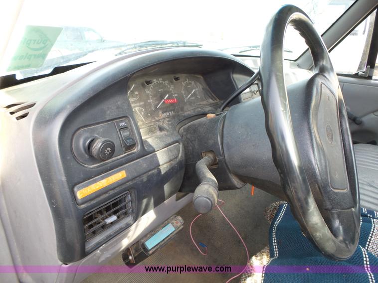 image for item L5661 1996 Ford F350 Super Duty XL utility truck with crane