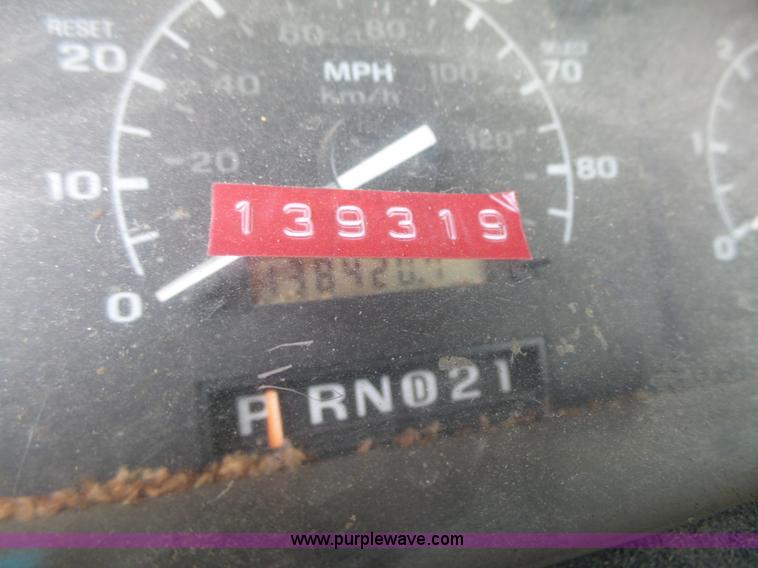 image for item L5661 1996 Ford F350 Super Duty XL utility truck with crane