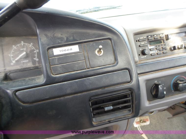 image for item L5661 1996 Ford F350 Super Duty XL utility truck with crane