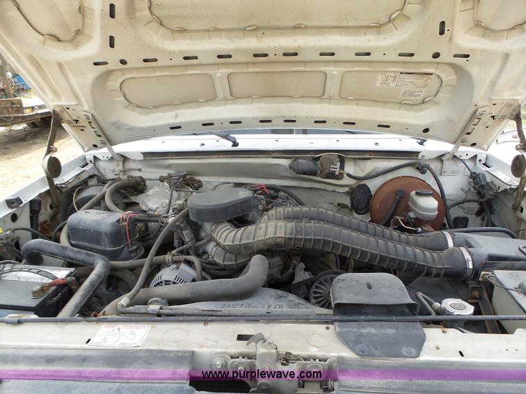 image for item L5661 1996 Ford F350 Super Duty XL utility truck with crane