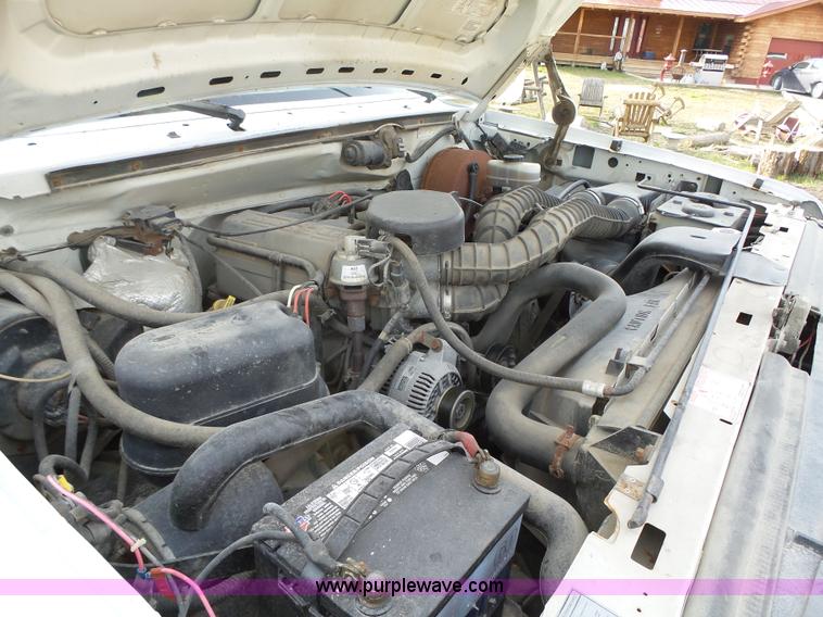 image for item L5661 1996 Ford F350 Super Duty XL utility truck with crane