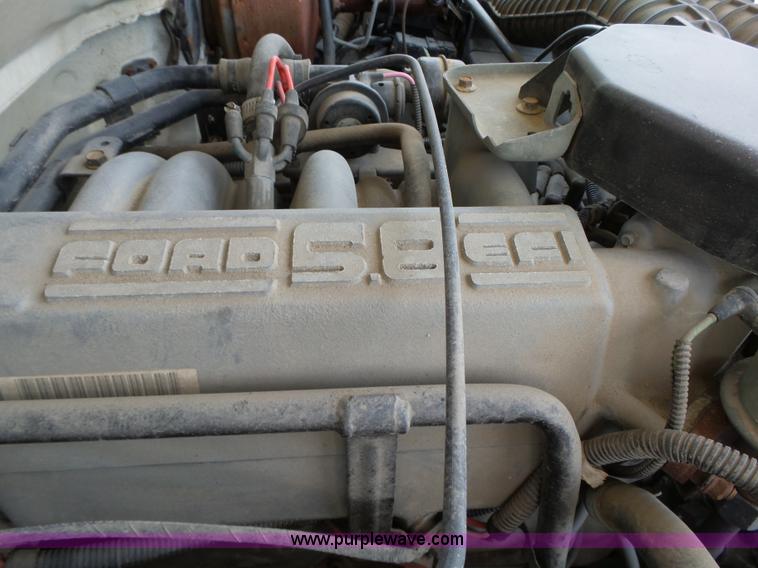 image for item L5661 1996 Ford F350 Super Duty XL utility truck with crane