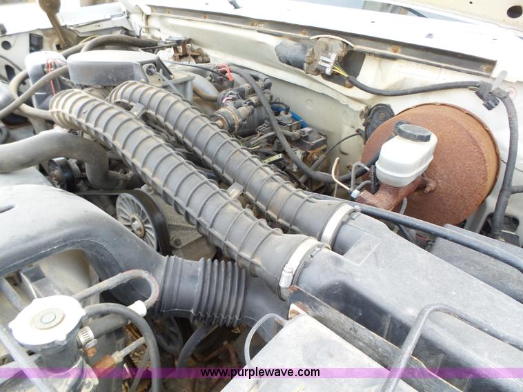 image for item L5661 1996 Ford F350 Super Duty XL utility truck with crane