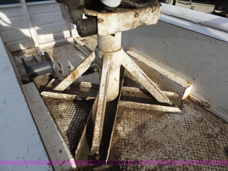 image for item L5661 1996 Ford F350 Super Duty XL utility truck with crane