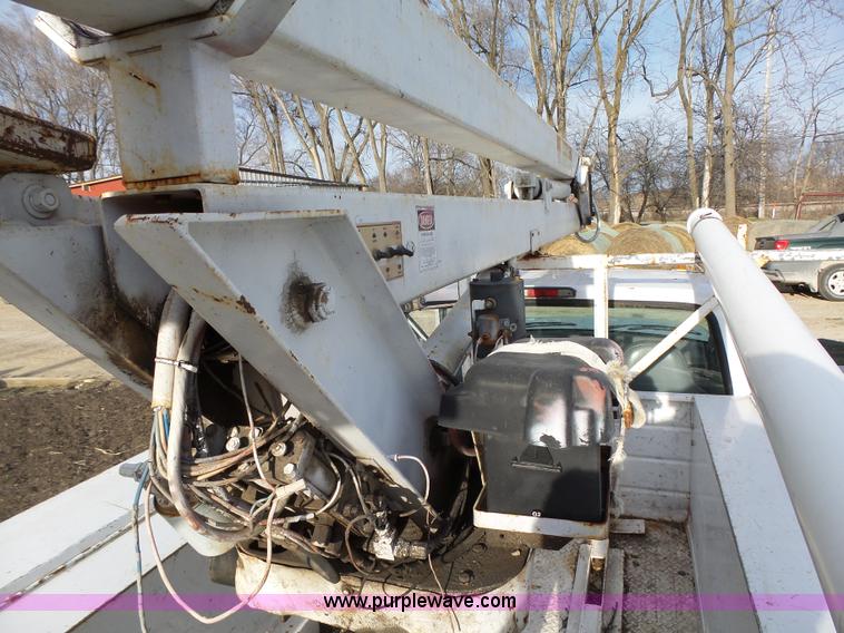 image for item L5661 1996 Ford F350 Super Duty XL utility truck with crane