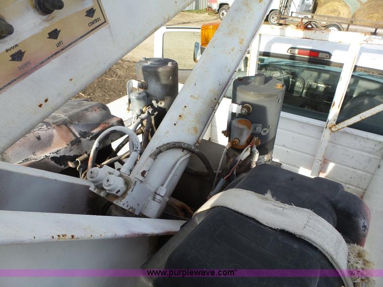 image for item L5661 1996 Ford F350 Super Duty XL utility truck with crane