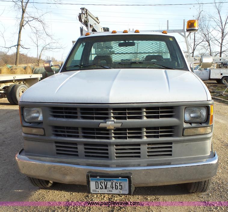 image for item L5663 1994 Chevrolet 3500HD utility truck with crane