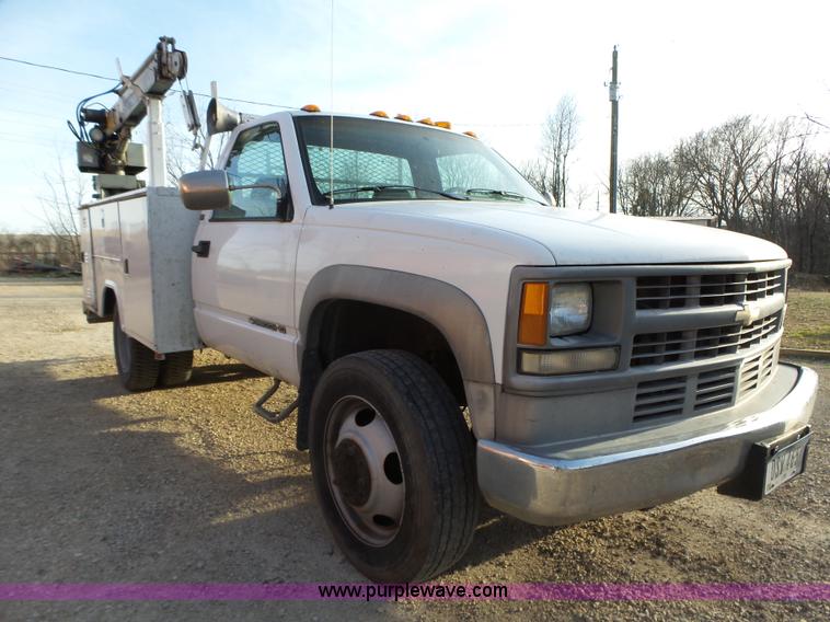 image for item L5663 1994 Chevrolet 3500HD utility truck with crane