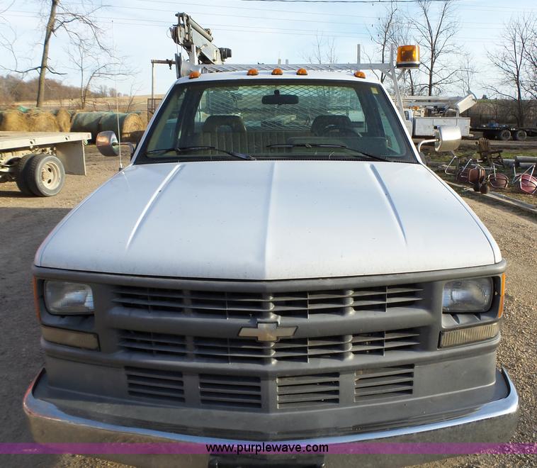 image for item L5663 1994 Chevrolet 3500HD utility truck with crane