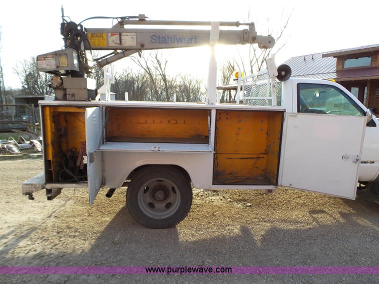 image for item L5663 1994 Chevrolet 3500HD utility truck with crane