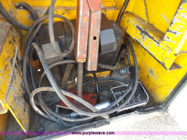 image for item L5663 1994 Chevrolet 3500HD utility truck with crane