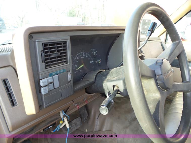 image for item L5663 1994 Chevrolet 3500HD utility truck with crane