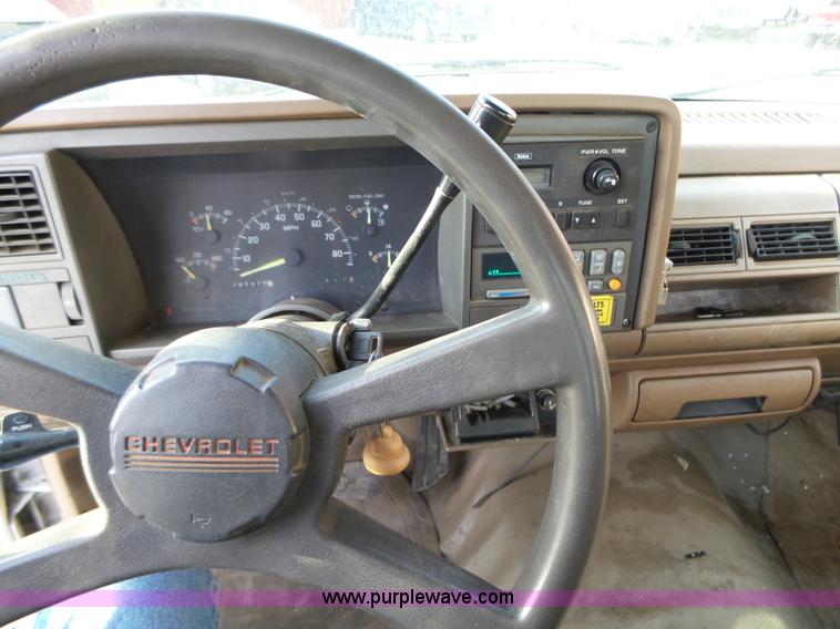 image for item L5663 1994 Chevrolet 3500HD utility truck with crane