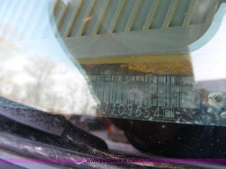 image for item L5663 1994 Chevrolet 3500HD utility truck with crane