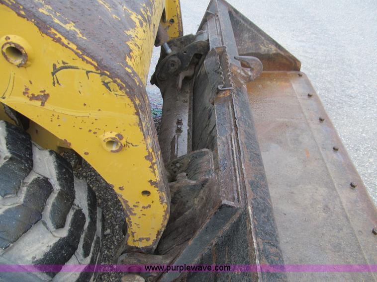 image for item L5670 2010 Caterpillar 226B Series 3 skid steer