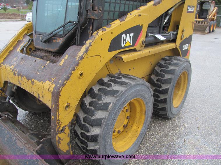 image for item L5670 2010 Caterpillar 226B Series 3 skid steer