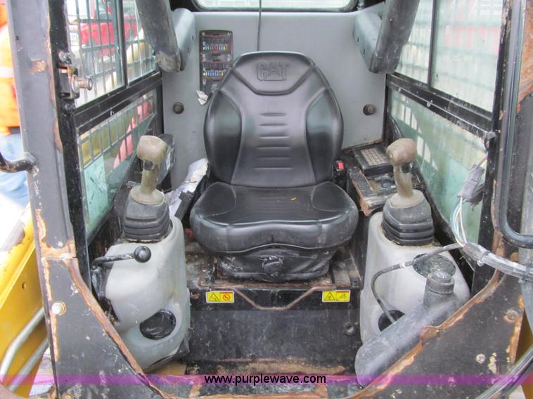 image for item L5670 2010 Caterpillar 226B Series 3 skid steer