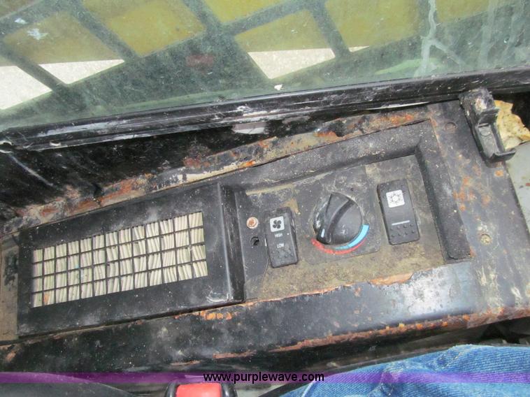 image for item L5670 2010 Caterpillar 226B Series 3 skid steer