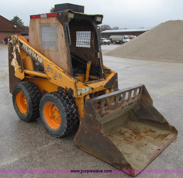 image for item L5671 1997 Mustang 2040 skid steer