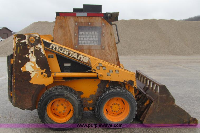 image for item L5671 1997 Mustang 2040 skid steer