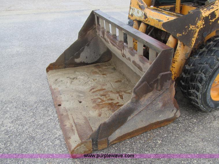 image for item L5671 1997 Mustang 2040 skid steer