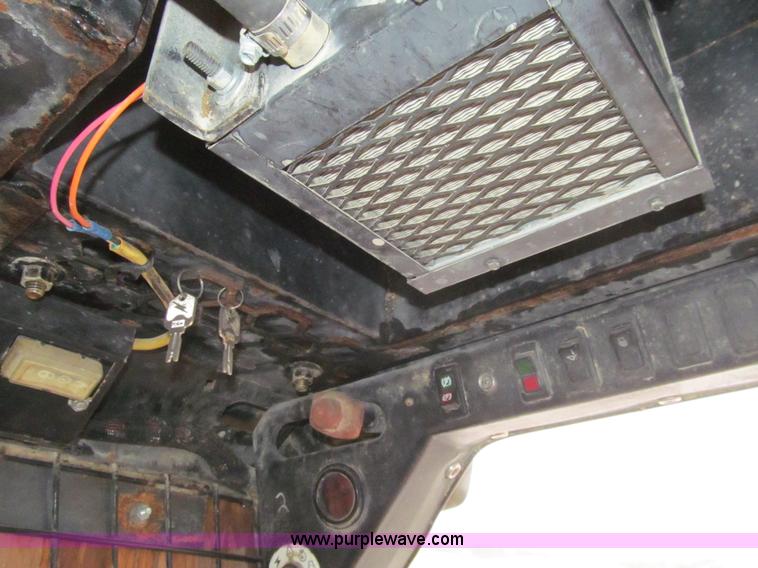 image for item L5671 1997 Mustang 2040 skid steer