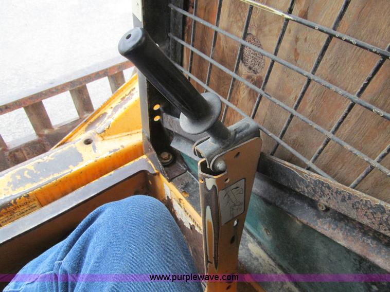 image for item L5671 1997 Mustang 2040 skid steer