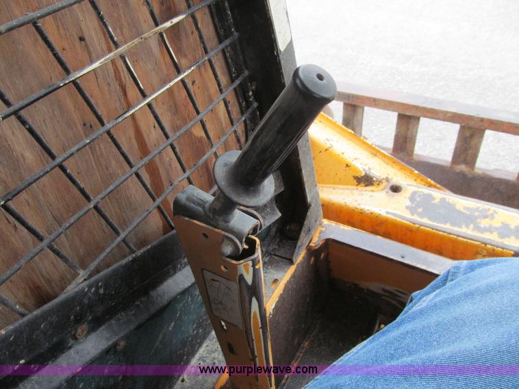 image for item L5671 1997 Mustang 2040 skid steer