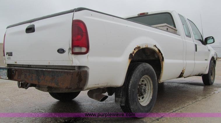 image for item L5672 2002 Ford F250 Super Duty XL Ext. Cab pickup truck