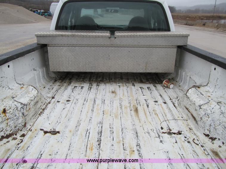 image for item L5672 2002 Ford F250 Super Duty XL Ext. Cab pickup truck