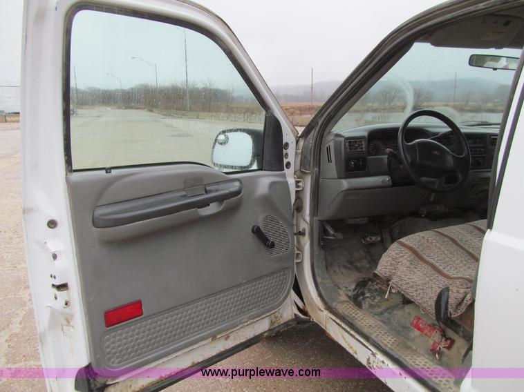 image for item L5672 2002 Ford F250 Super Duty XL Ext. Cab pickup truck