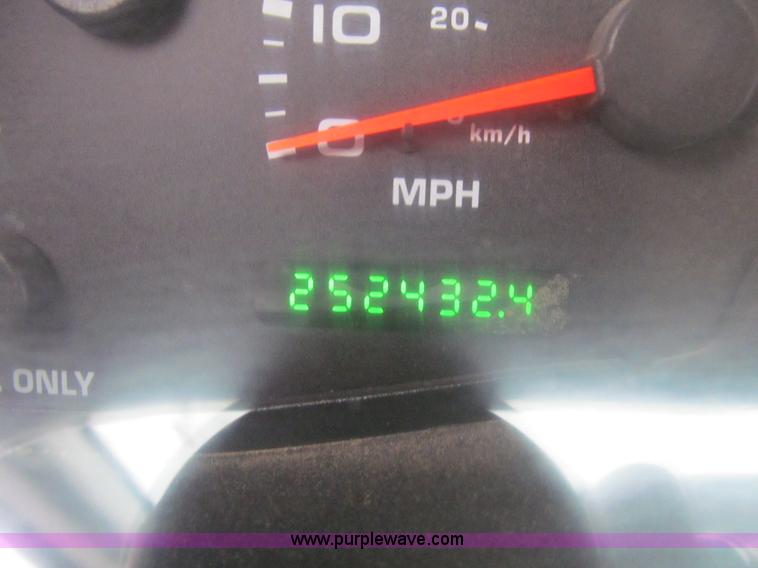 image for item L5672 2002 Ford F250 Super Duty XL Ext. Cab pickup truck