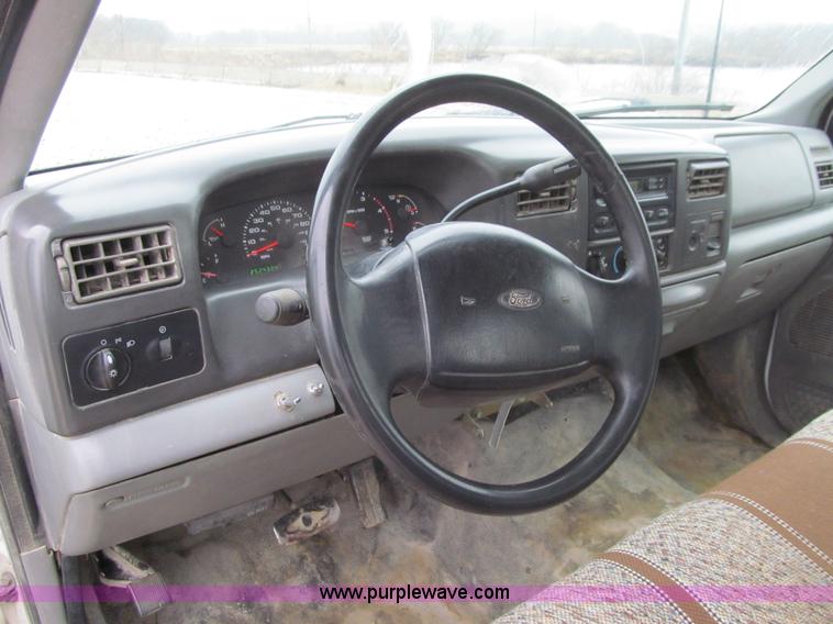 image for item L5672 2002 Ford F250 Super Duty XL Ext. Cab pickup truck