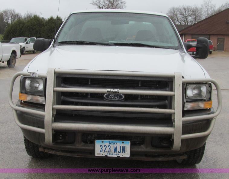 image for item L5673 2003 Ford F250 Super Duty XL SuperCab pickup truck