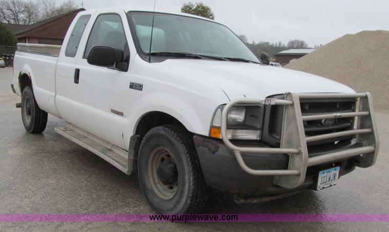 image for item L5673 2003 Ford F250 Super Duty XL SuperCab pickup truck