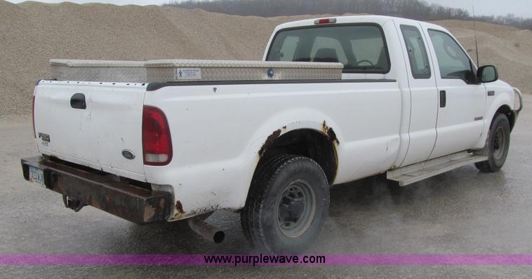 image for item L5673 2003 Ford F250 Super Duty XL SuperCab pickup truck