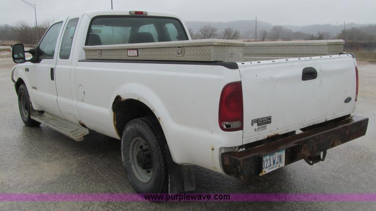 image for item L5673 2003 Ford F250 Super Duty XL SuperCab pickup truck