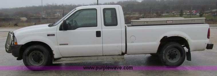 image for item L5673 2003 Ford F250 Super Duty XL SuperCab pickup truck