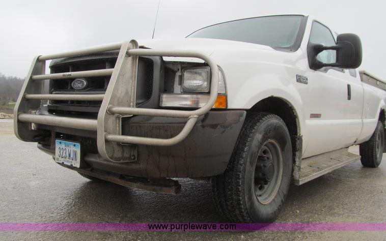 image for item L5673 2003 Ford F250 Super Duty XL SuperCab pickup truck