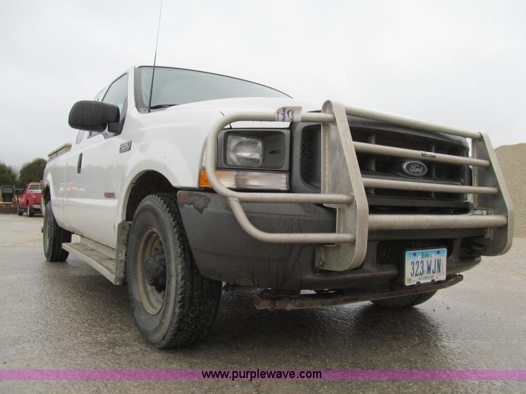 image for item L5673 2003 Ford F250 Super Duty XL SuperCab pickup truck