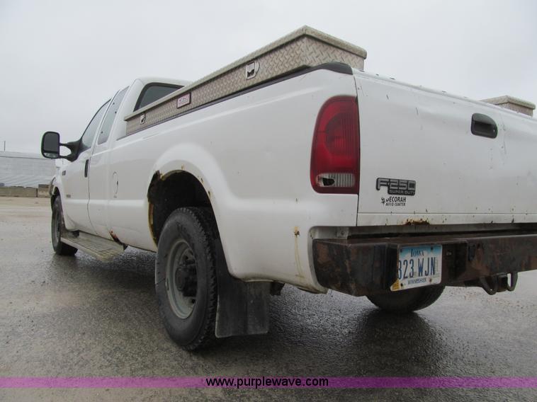 image for item L5673 2003 Ford F250 Super Duty XL SuperCab pickup truck