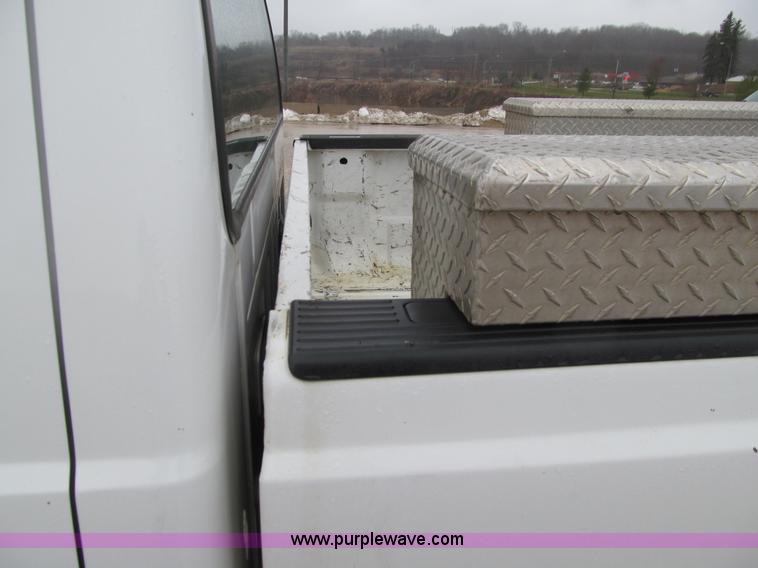 image for item L5673 2003 Ford F250 Super Duty XL SuperCab pickup truck