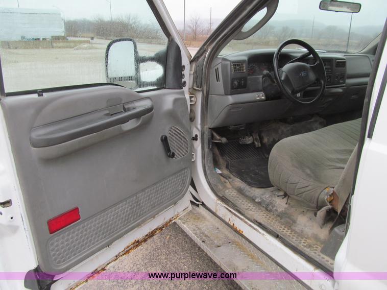 image for item L5673 2003 Ford F250 Super Duty XL SuperCab pickup truck