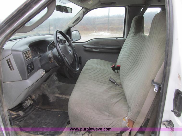 image for item L5673 2003 Ford F250 Super Duty XL SuperCab pickup truck