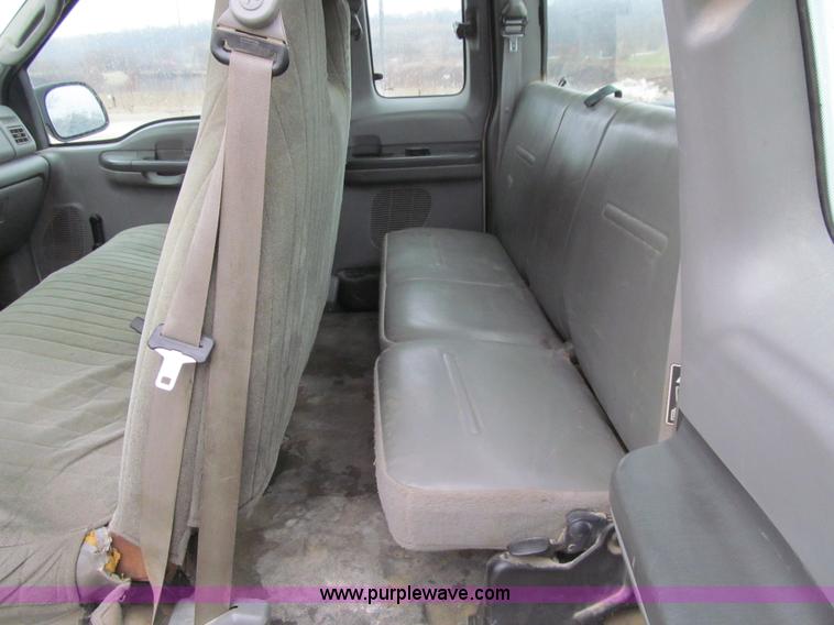 image for item L5673 2003 Ford F250 Super Duty XL SuperCab pickup truck