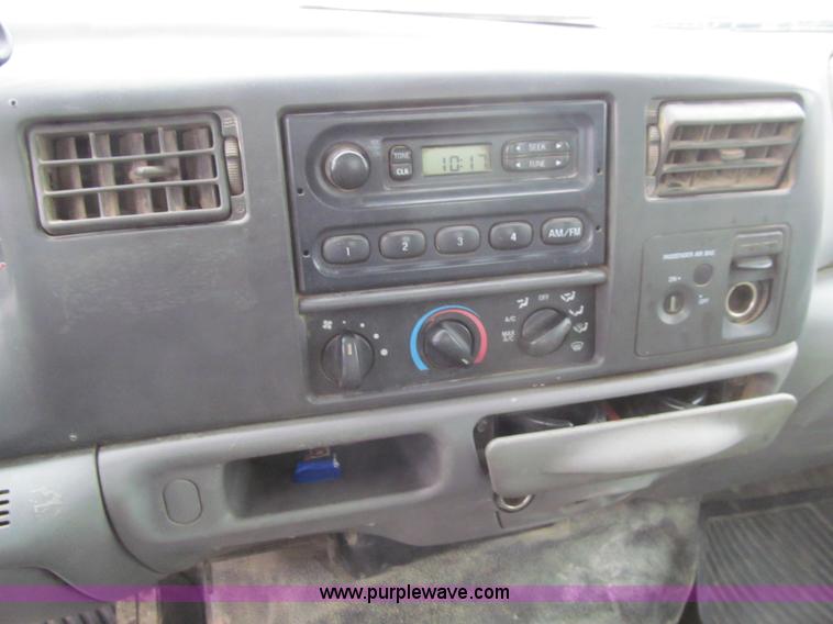 image for item L5673 2003 Ford F250 Super Duty XL SuperCab pickup truck