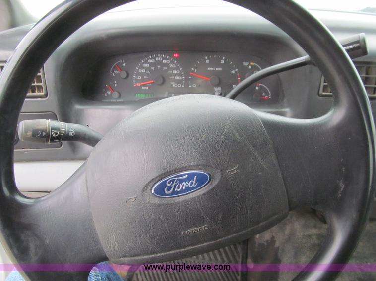 image for item L5673 2003 Ford F250 Super Duty XL SuperCab pickup truck